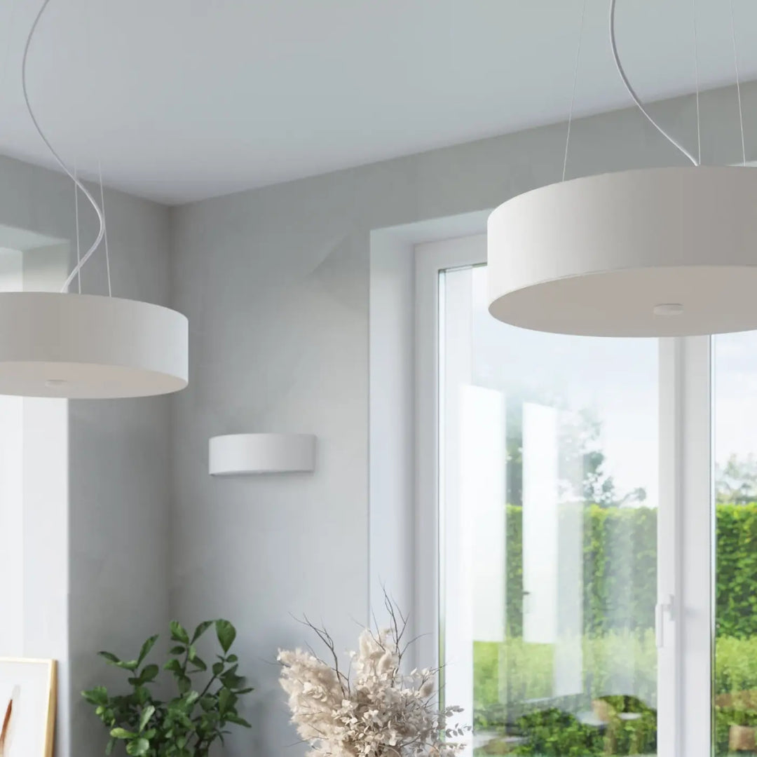 Luminaire plafonnier skala 100 blanc avec suspensions filaires courbées pour plafond minimaliste et décoration élégante