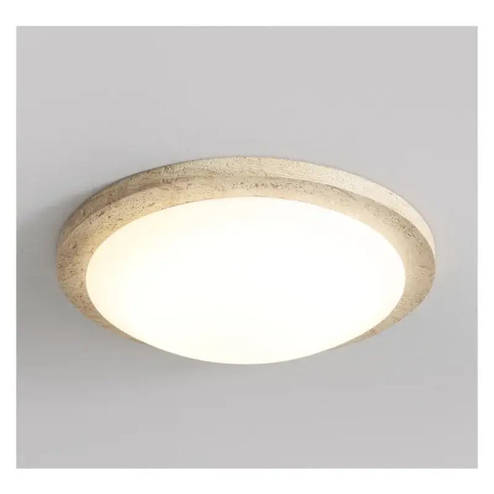 Luminaire plafonnier rond blanc en travertin au style épuré