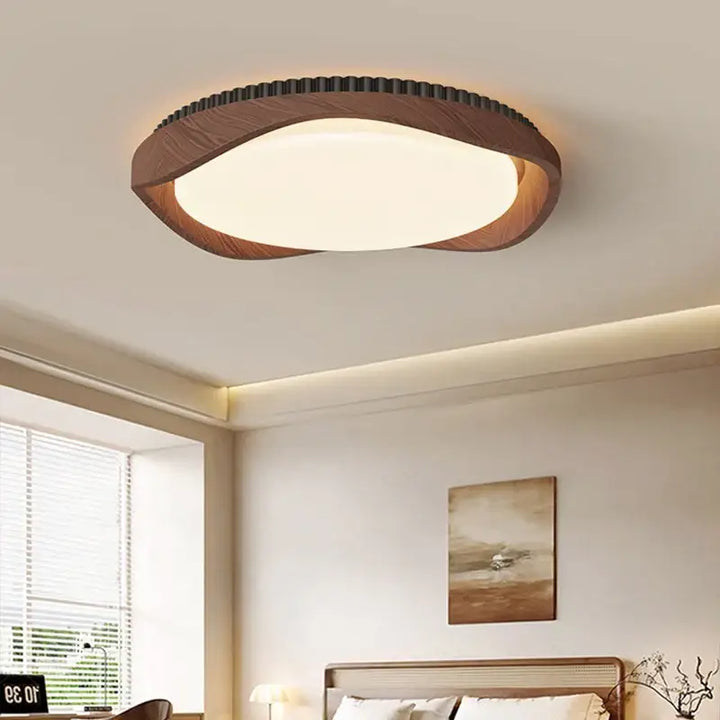 Luminaire plafonnier rond effet bois marron au design naturel