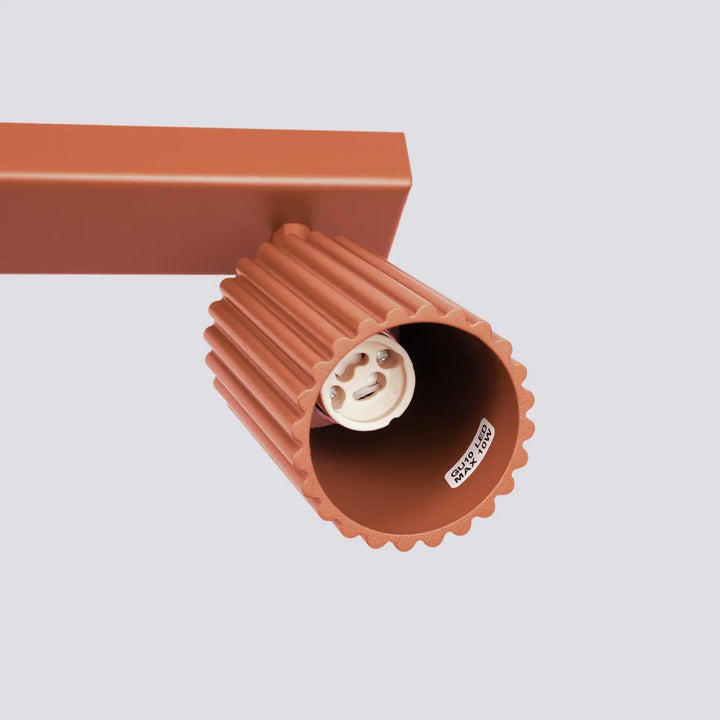 Plafonnier karbon allie terracotta à led ampoules gu10 interchangeables avec design minimaliste et bord scalloped