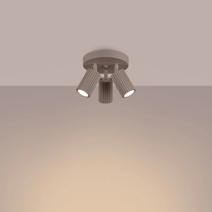 Plafonnier karbon allie design minimaliste avec trois têtes cylindriques réglables et ampoules gu10 interchangeables taupe