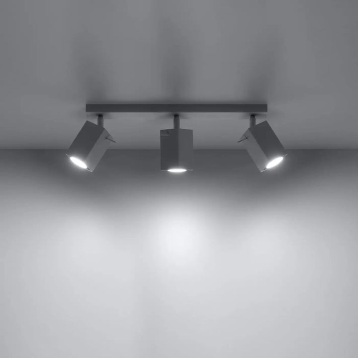 Luminaire plafonnier moderne merida blanc avec trois spots merida en finition mate noire pour diriger précisément