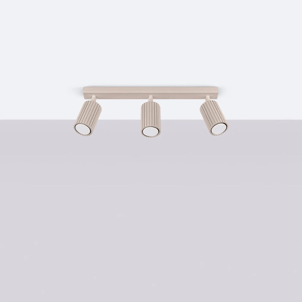 Plafonnier karbon allie design minimaliste avec trois spots cylindriques métalliques beige et ampoules gu10 interchangeables
