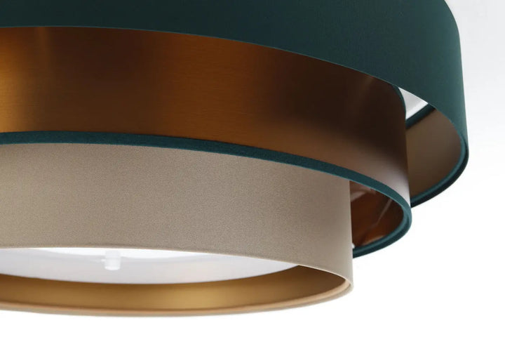 Luminaire plafonnier triniti elegant avec abat-jours superposés vert, métal doré et tissu beige moderne