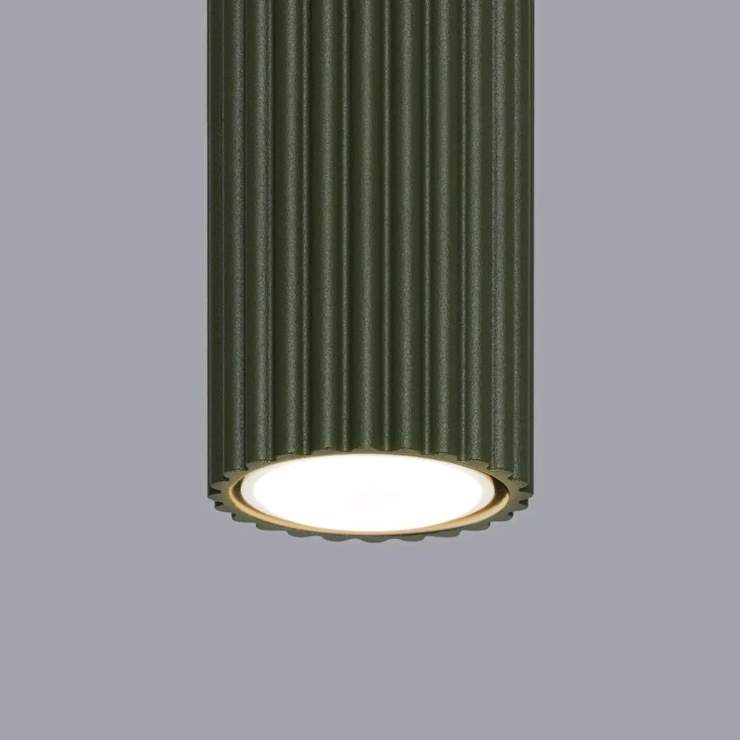 Plafonnier karbon allie design minimaliste vert olive avec diffuseur doré à bords scallopés et ampoules gu10 interchangeables