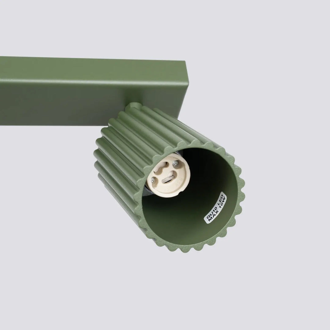 Plafonnier karbon allie vert olive ribbé avec finition mate et douille e27 visible pour ampoules gu10 interchangeables design minimaliste