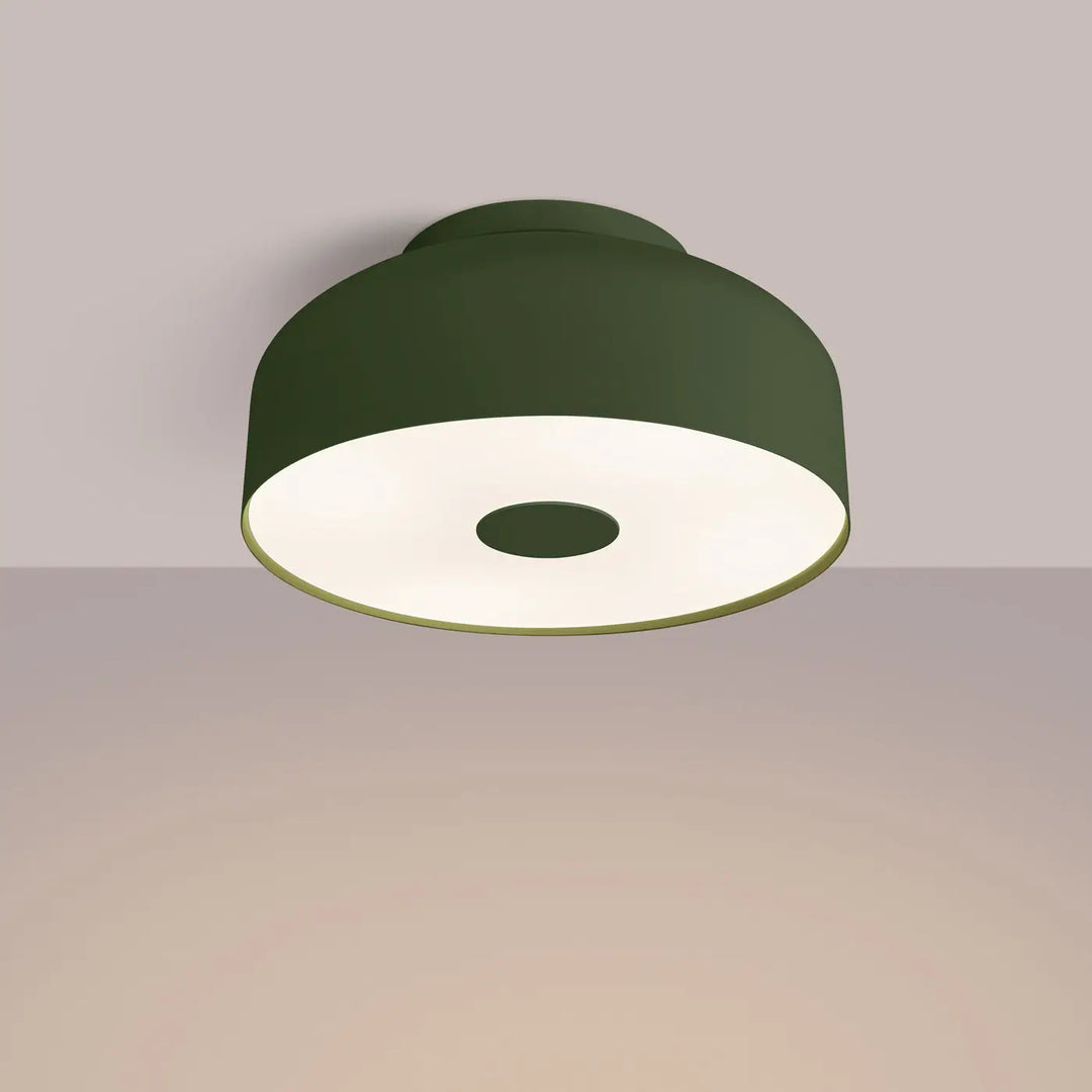 Luminaire plafonnier omiq vert olive allie simplicité et design exceptionnel avec une lumière diffuse et un découpage central