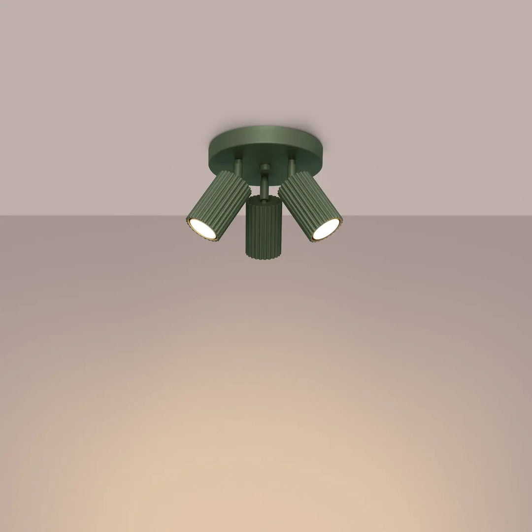 Plafonnier karbon allie vert olive avec trois têtes cylindriques réglables et ampoules gu10 interchangeables design minimaliste