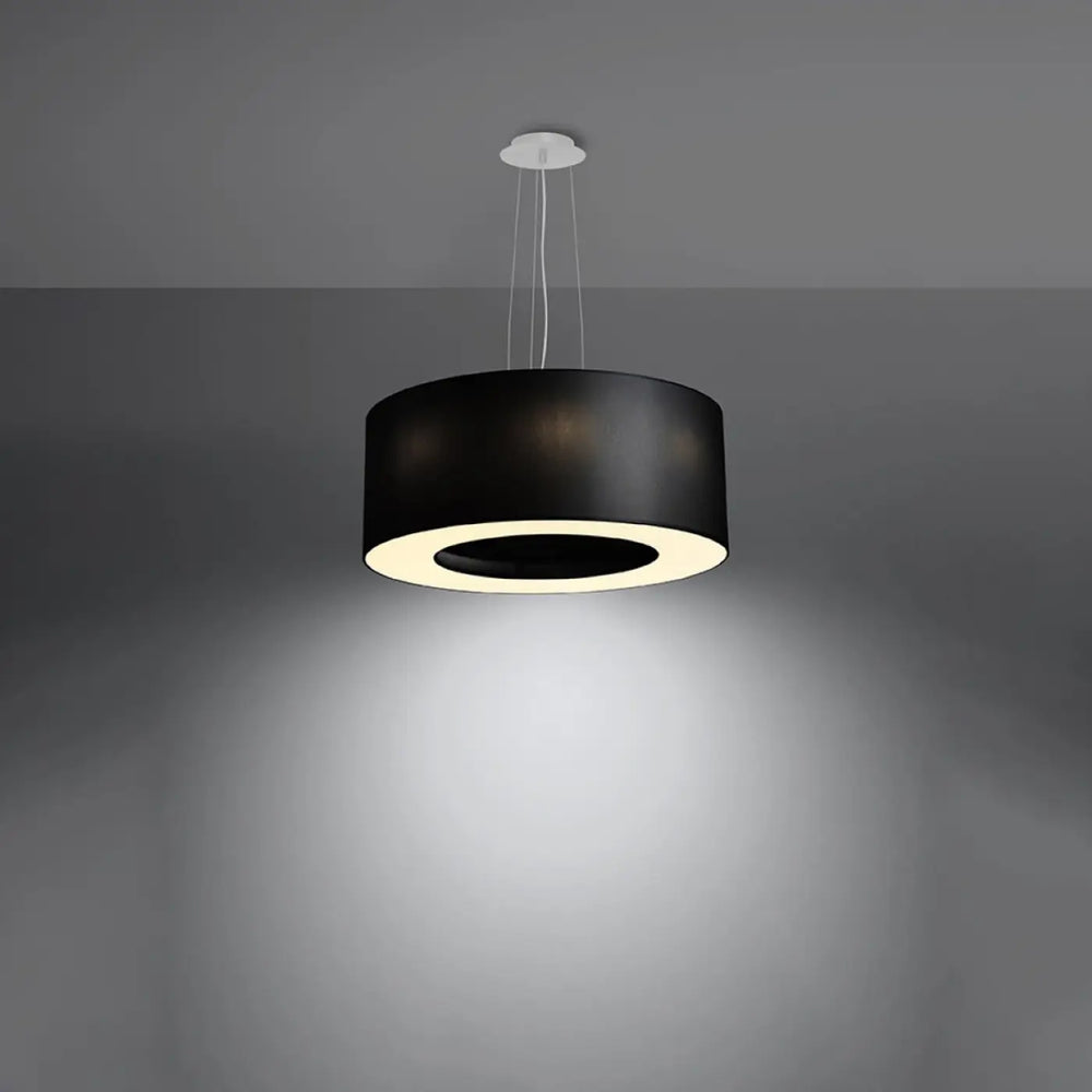 Lustre abat-jour rond noir allumé