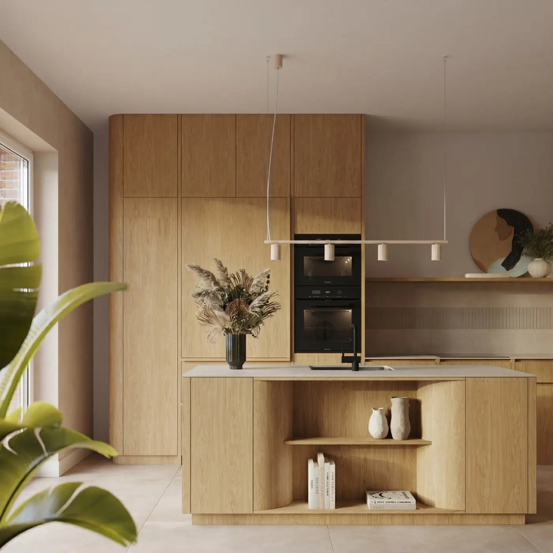 Lustre beige au-dessus d'un îlot de cuisine