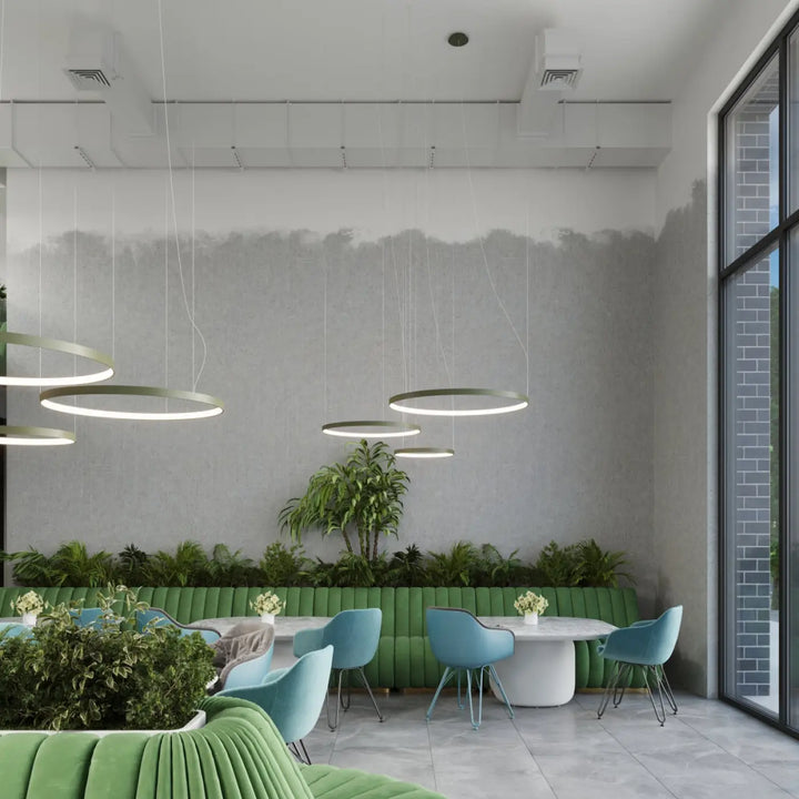 Lustre anneau RIO beige dans un salon