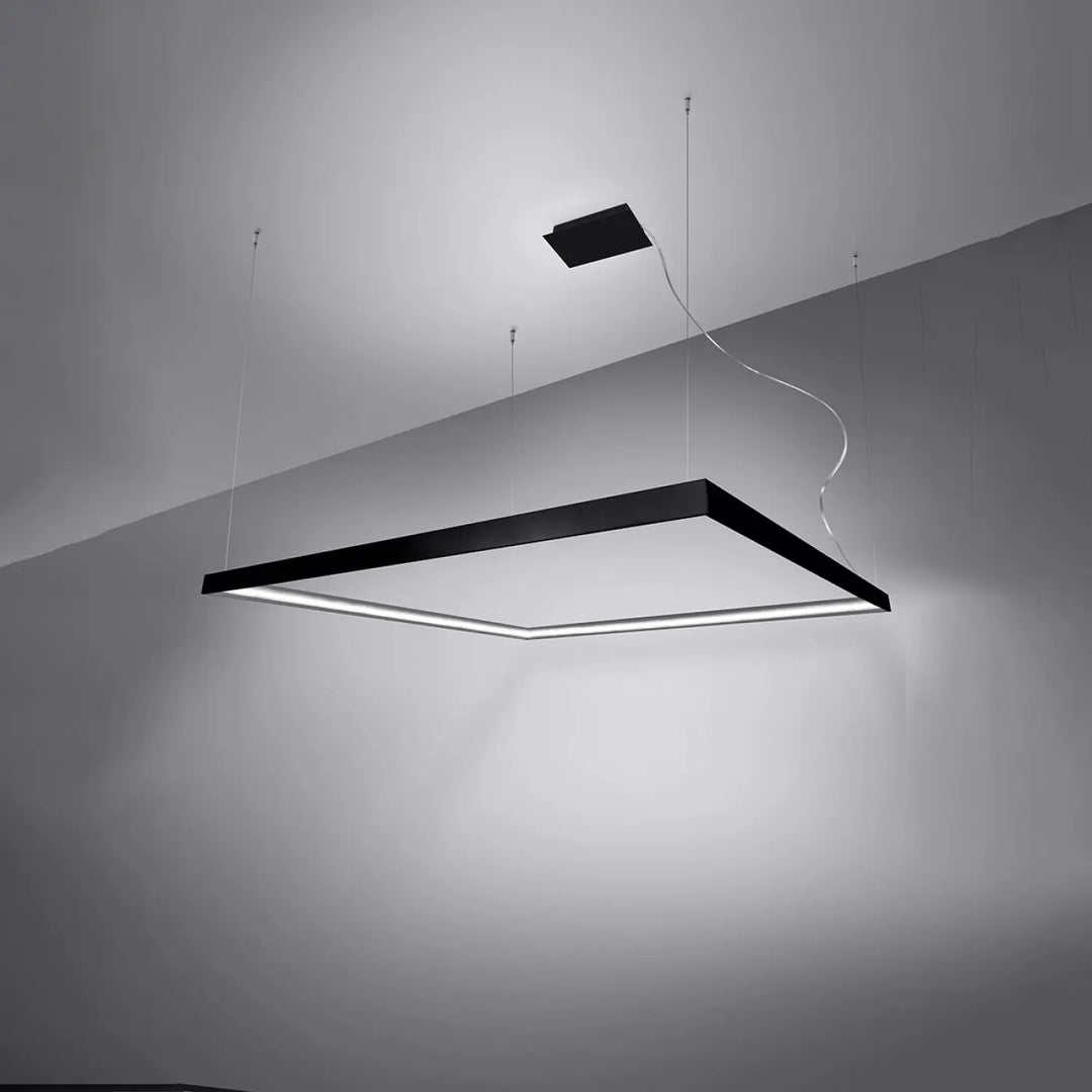 Lustre carré NELYA noir allumée, vue en perspective
