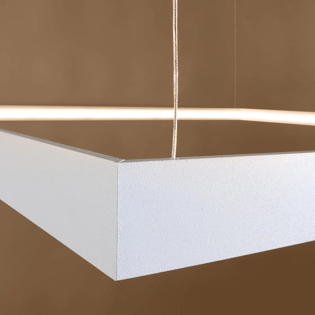 Lustre carré NELYA blanc allumée, détail du profilé