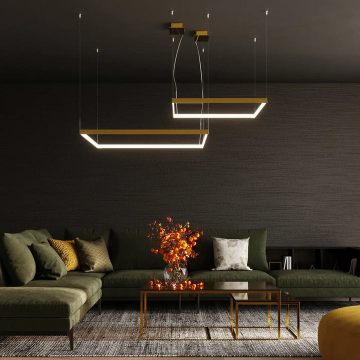 Lustre carré NELYA doré dans un intérieur contemporain