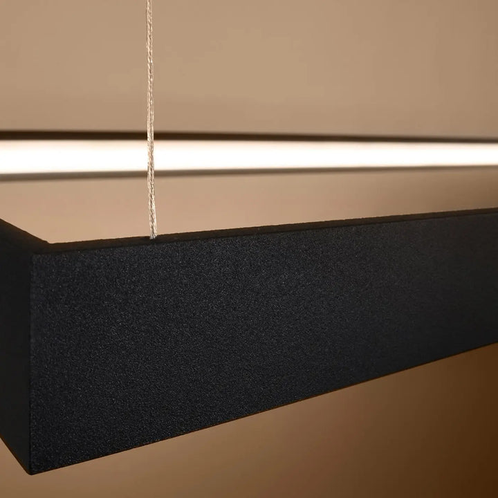 Lustre rectangulaire TUULA noir éteinte, détail du profilé
