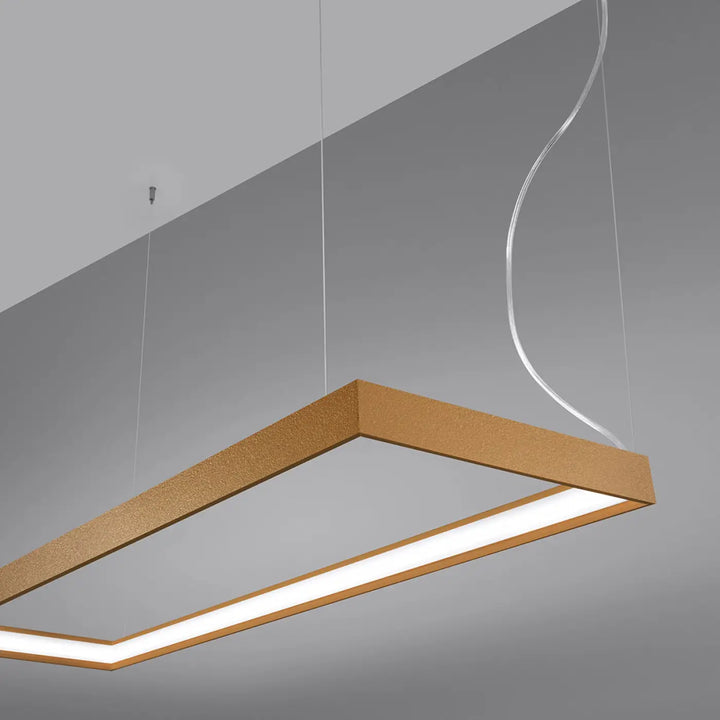 Lustre rectangulaire TUULA doré allumée, vue en perspective