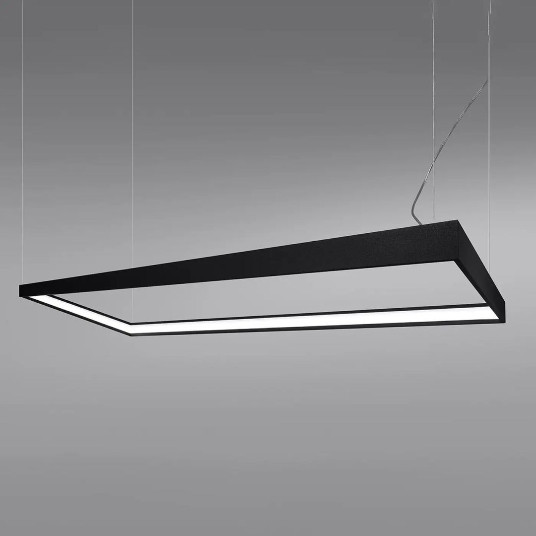 Lustre rectangulaire TUULA noir allumée, vue rapprochée