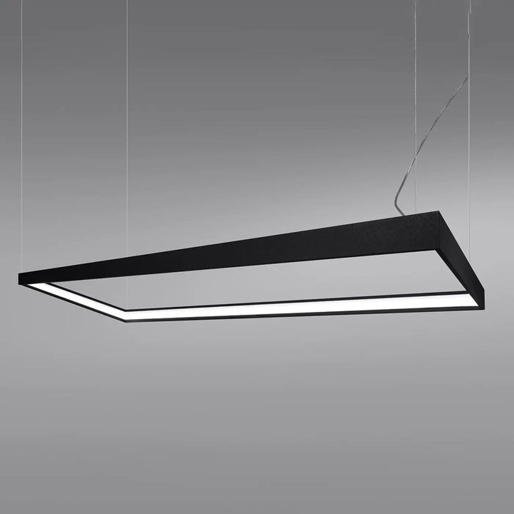 Lustre rectangulaire TUULA noir allumée, vue rapprochée