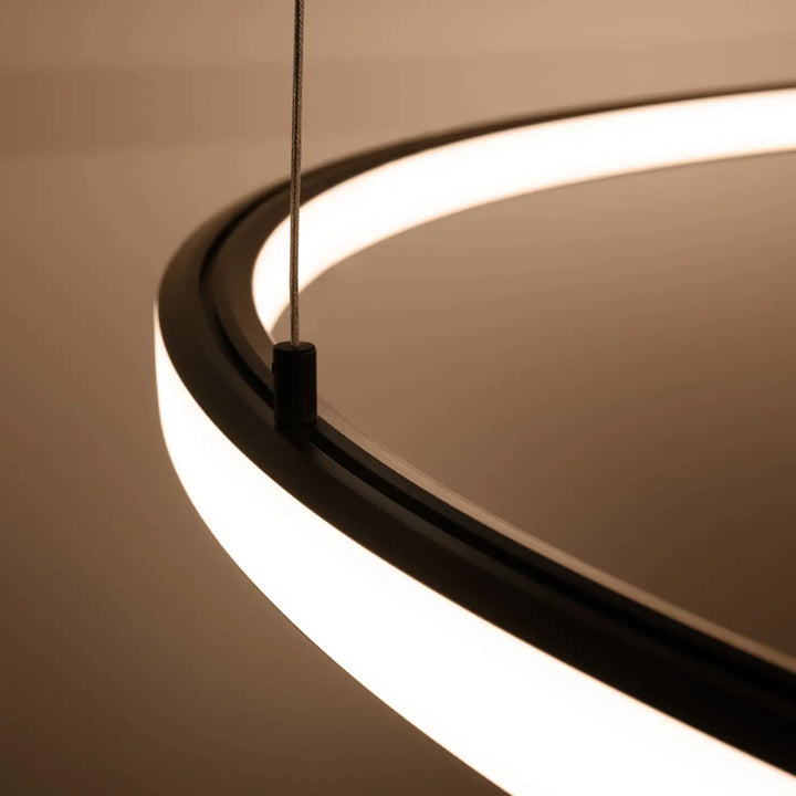 Lustre RISA noir détail de la suspension