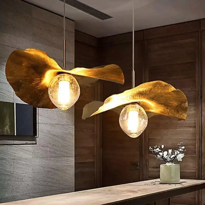 Lustre Suspension Doré Au Design Élégant Et Raffiné