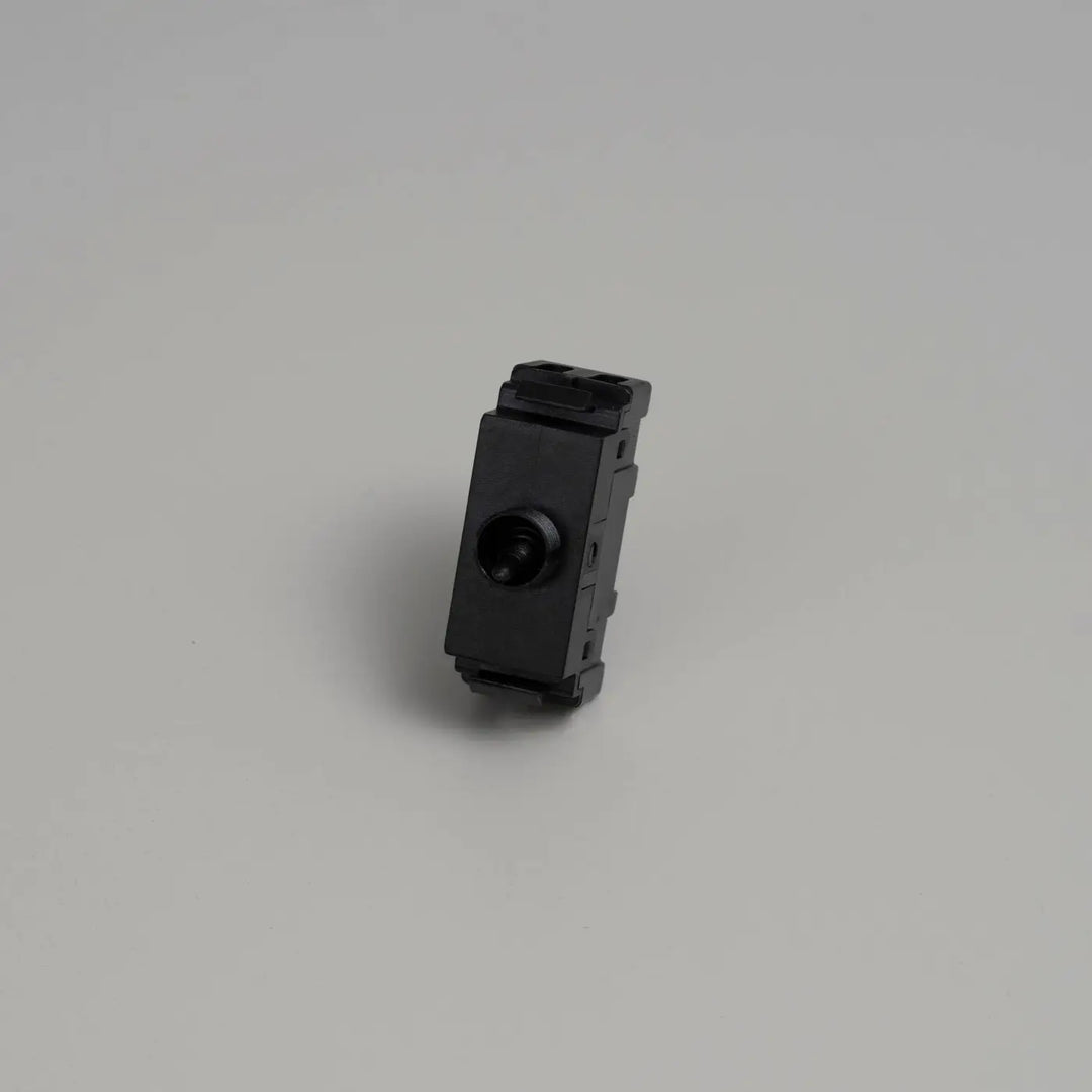 Module interrupteur permutateur à levier Buster + Punch, vue de face