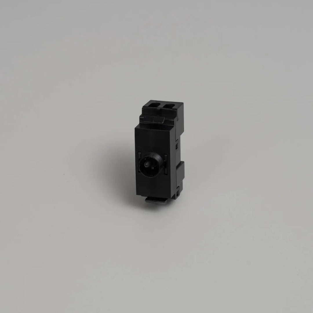 Module interrupteur va-et-vient à levier Buster + Punch, vue de face