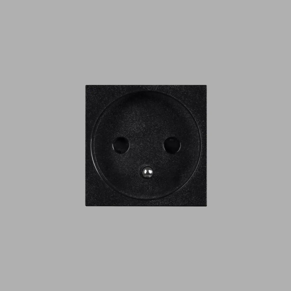 Module prise française type E noir Buster + Punch #couleur_noir