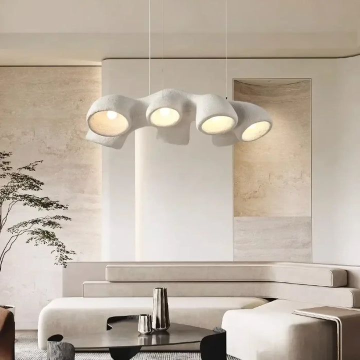 Suspension luminaire lucrecy en céramique blanche moderne avec formes organiques rappelant des nuages et ampoules chaleureuses