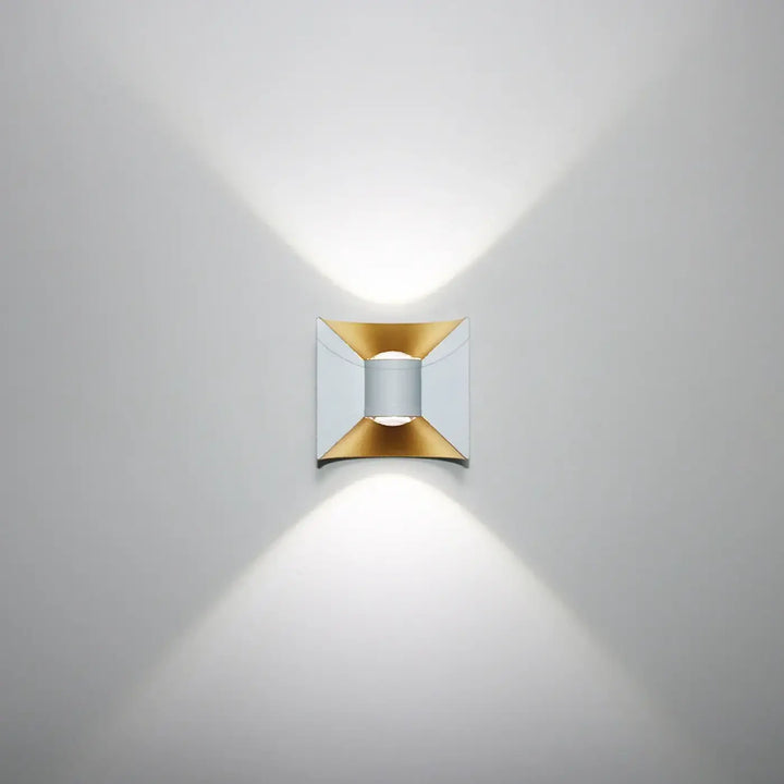 Petite Applique Murale Extérieur Aluminium Incurvée
