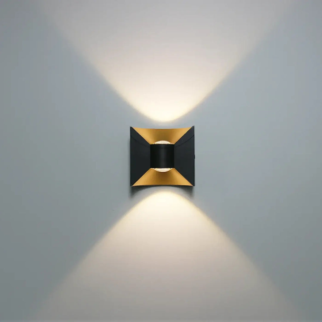 Petite Applique Murale Extérieur Aluminium Incurvée