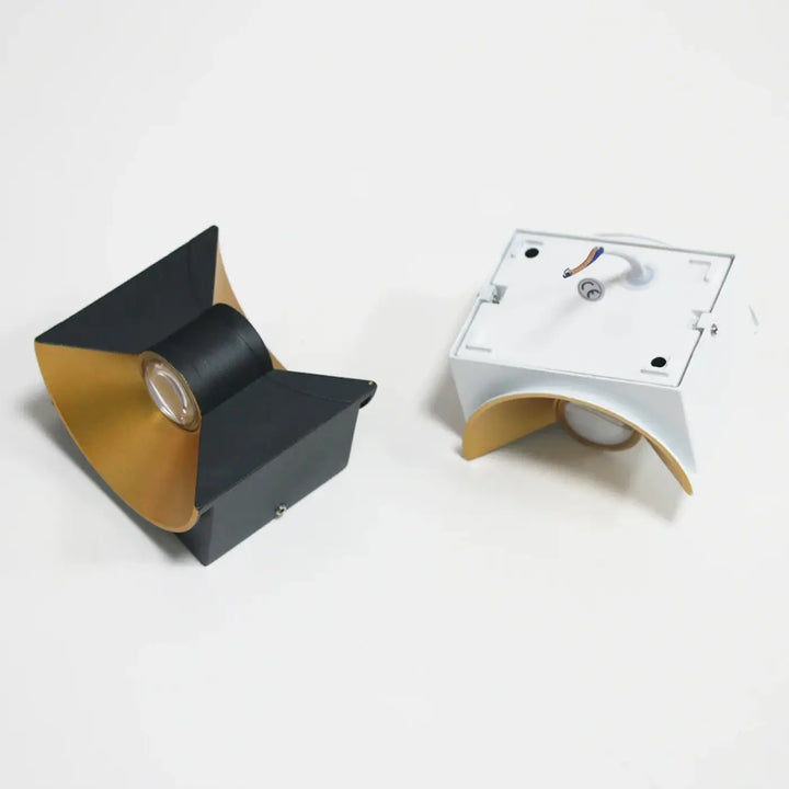 Petite Applique Murale Extérieur Aluminium Incurvée