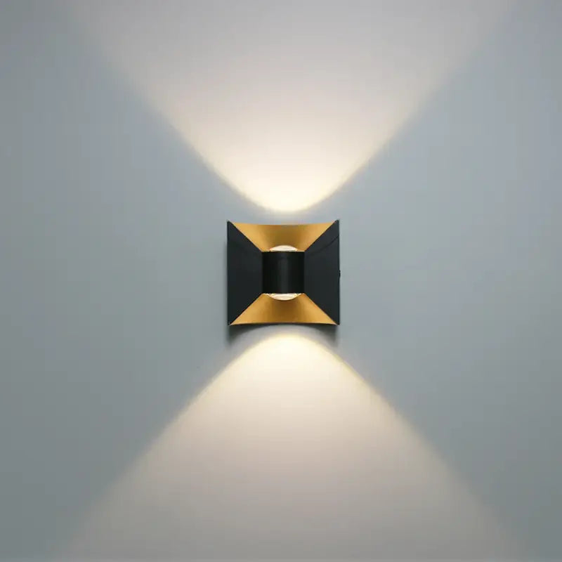 Petite Applique Murale Extérieur Aluminium Incurvée