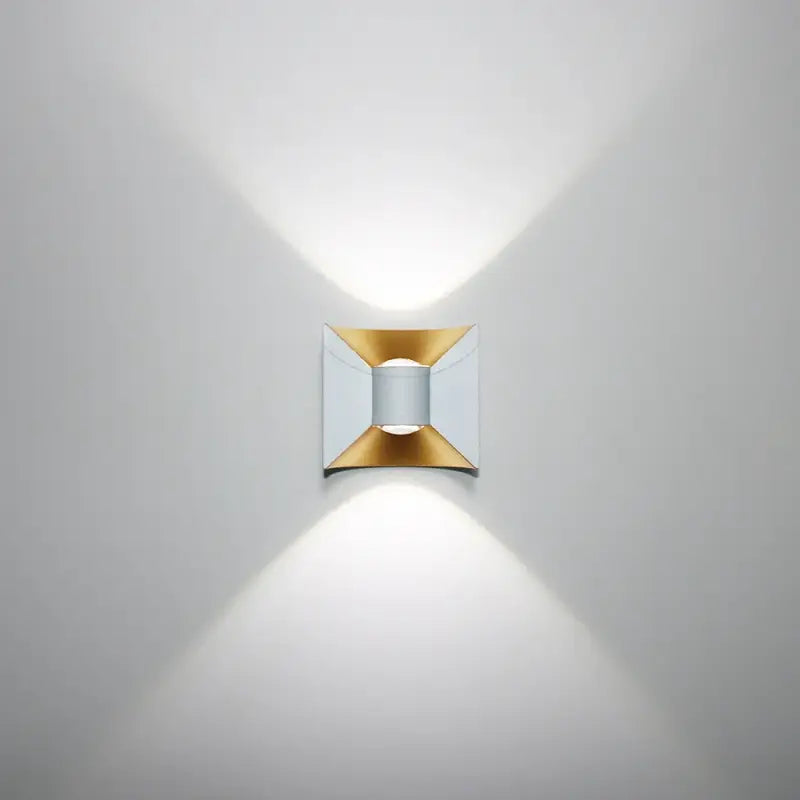 Petite Applique Murale Extérieur Aluminium Incurvée