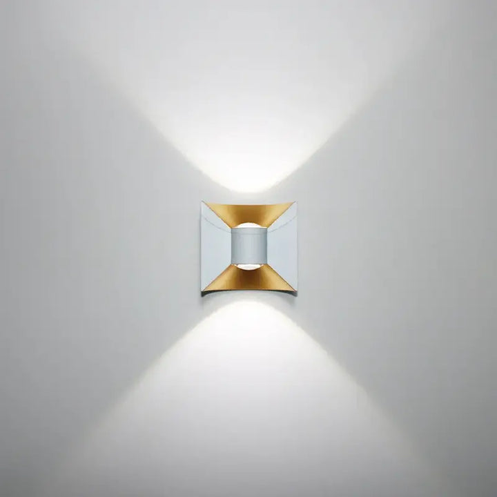 Petite Applique Murale Extérieur Aluminium Incurvée