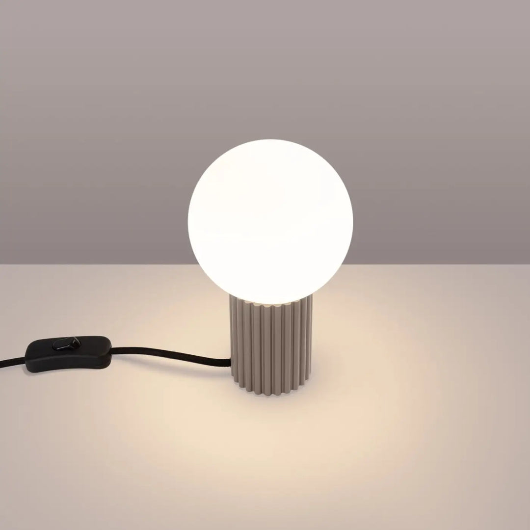 Lampe à poser taupe allumée