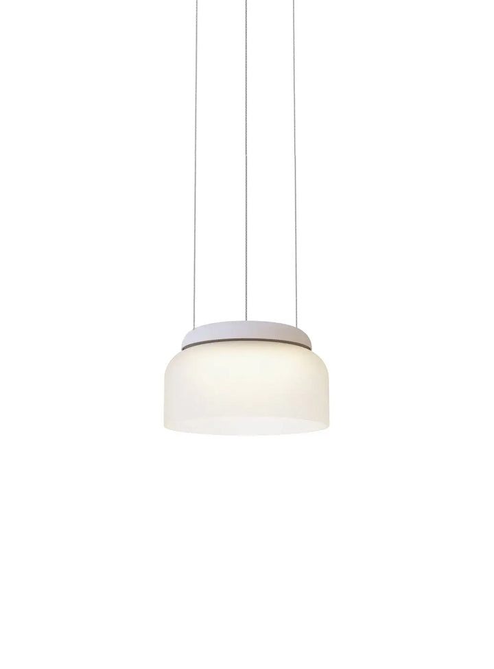 Suspension Totem Mini Pablo Designs en verre soufflé blanc, éclairage vers le bas