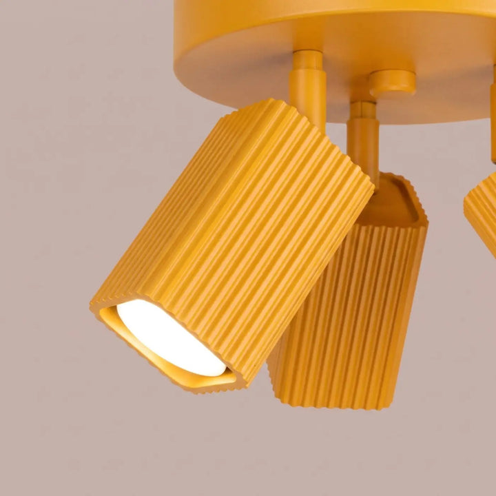 Plafonnier Rayo jaune à 3 spots orientables, détail des cannelures