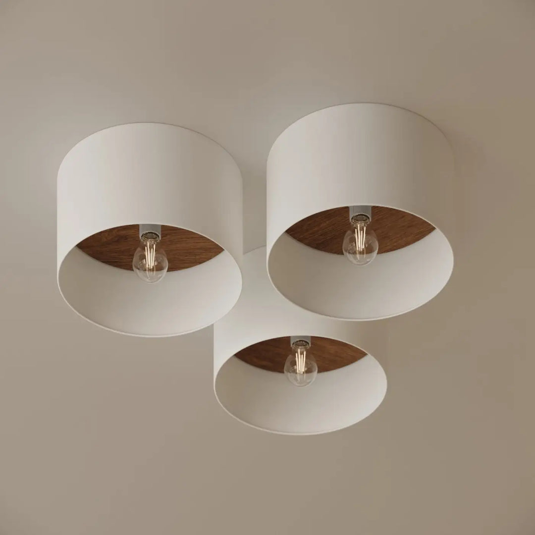 Plafonnier blanc/marron foncé vue rapprochée dans son décor