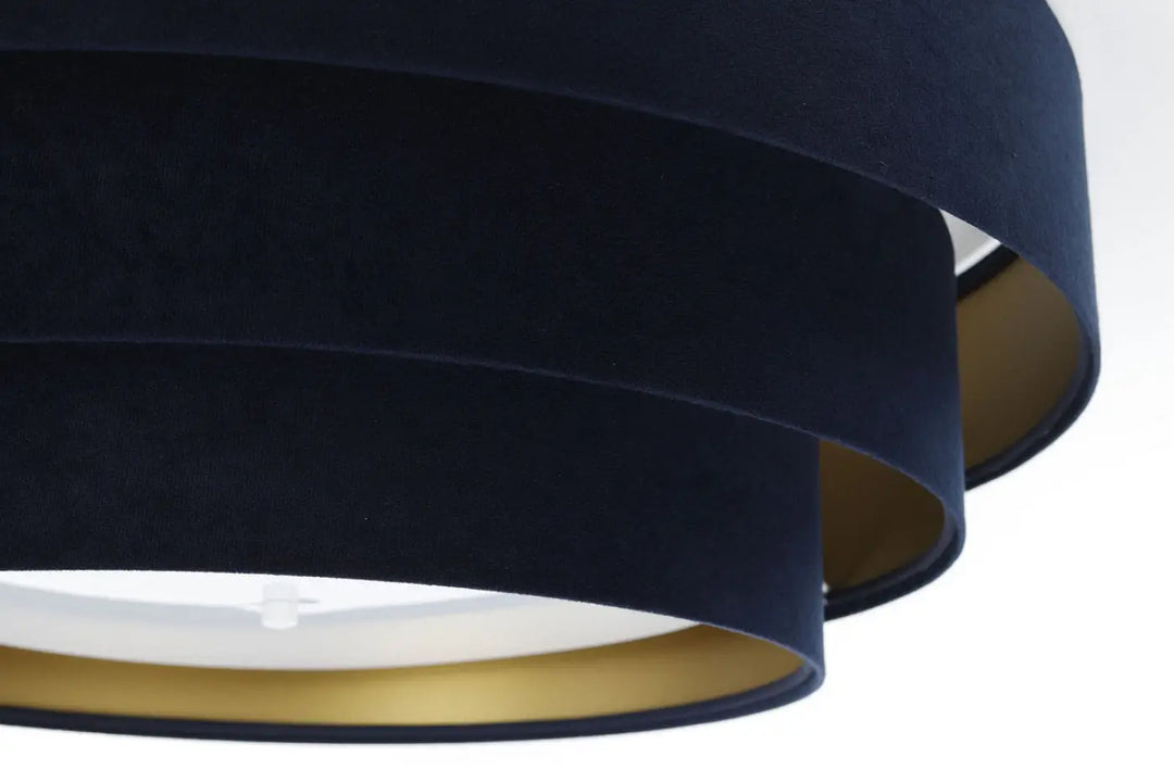 Plafonnier bleu marine en velours bleu marine avec bordure intérieure dorée luminaire plafonnier triniti veloursstoff