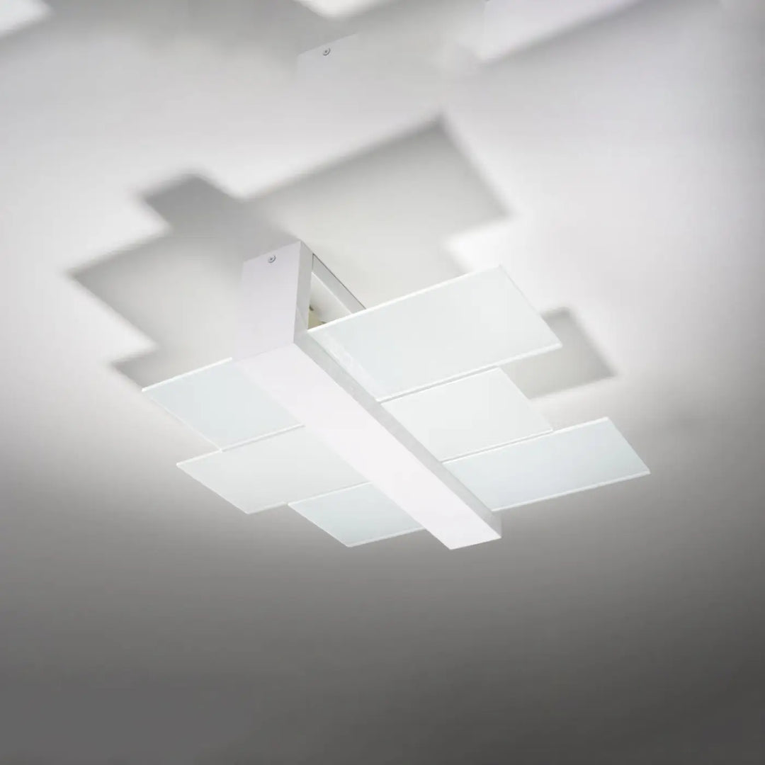 Luminaire plafonnier blanc éteint