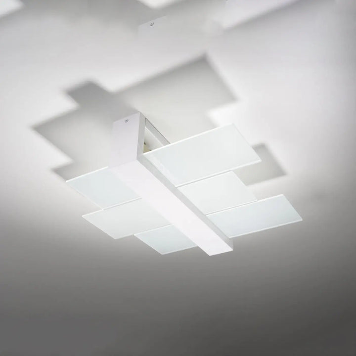 Luminaire plafonnier blanc éteint