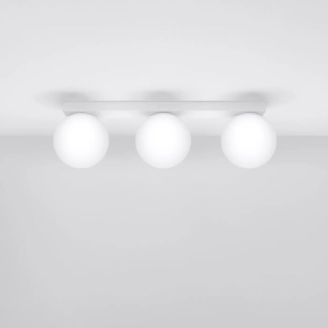 Luminaire Plafonnier blanc éteinte, vue rapprochée