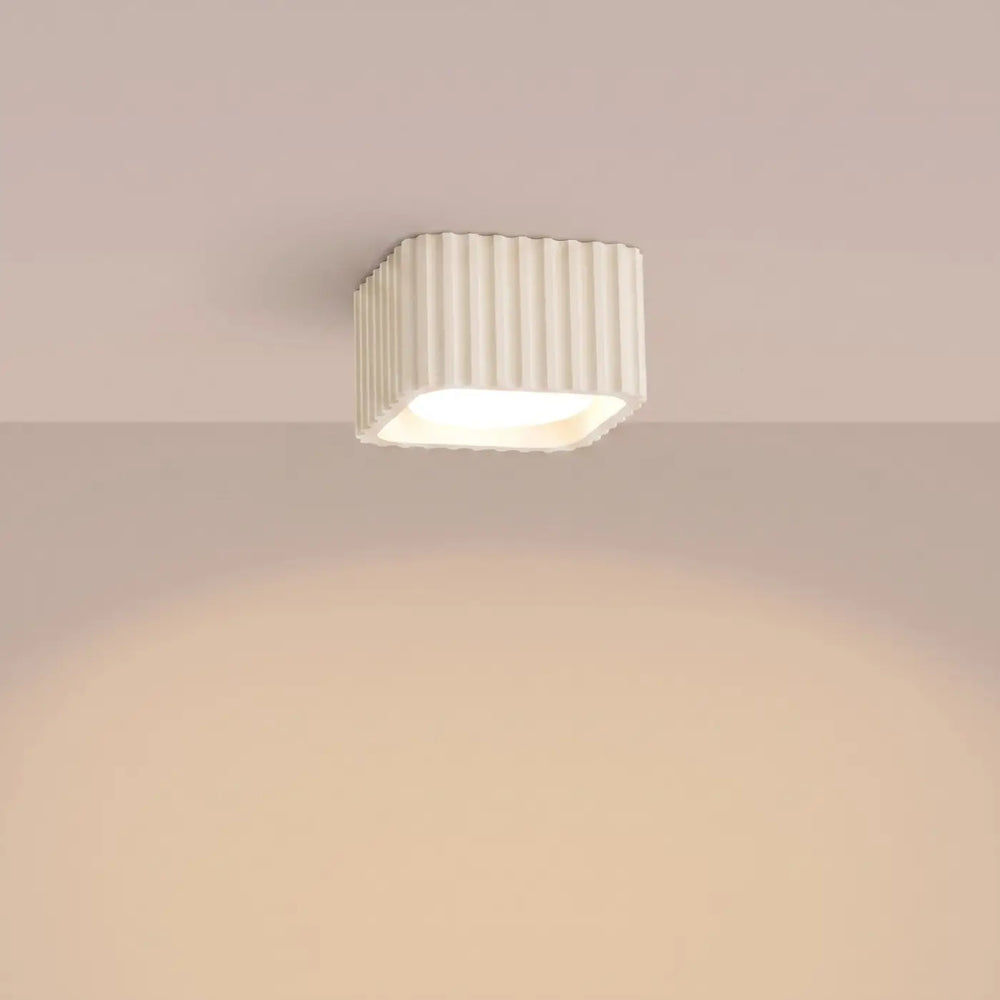 Plafonnier Riff beige carré en aluminium, allumé