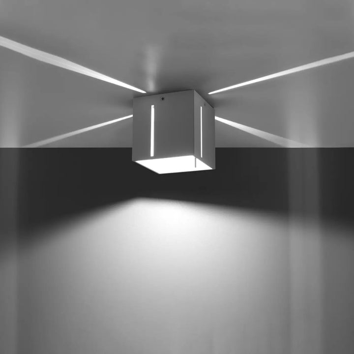 Luminaire plafonnier blanc allumé