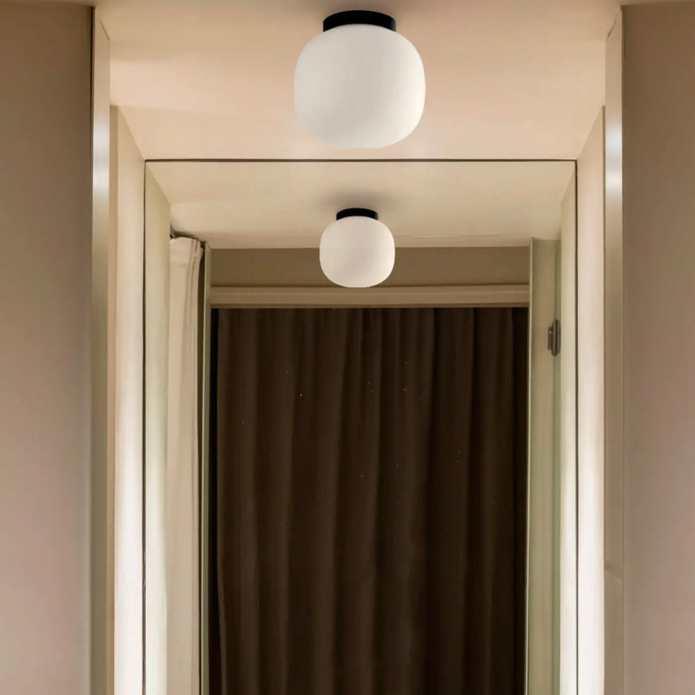 Plafonnier Amelia noir de Faro Barcelona en situation