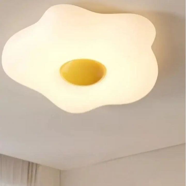 Plafonnier design œuf au plat luminaire fun et élégant