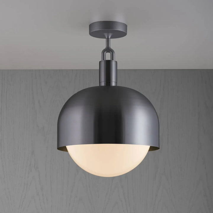 Plafonnier Forked grand modèle à abat-jour et globe opale, finition grise #couleur_gris
