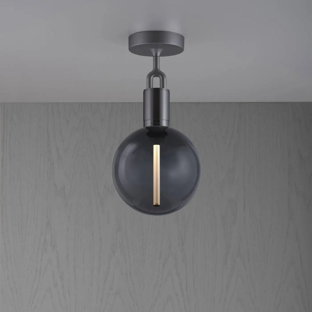 Plafonnier Forked Medium à globe fumé, finition grise #couleur_gris