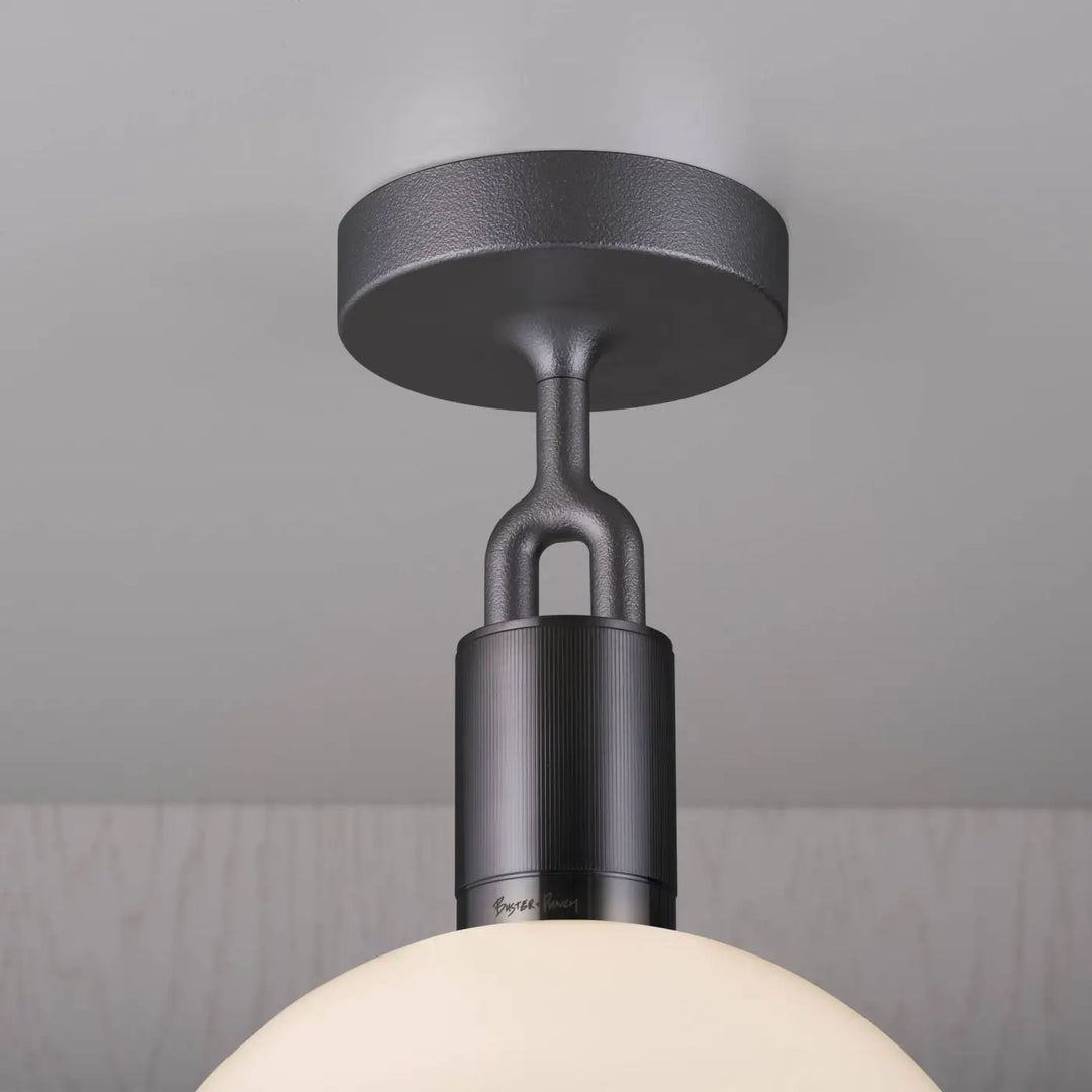 Plafonnier Forked Large en finition grise avec globe en verre opale #couleur_gris