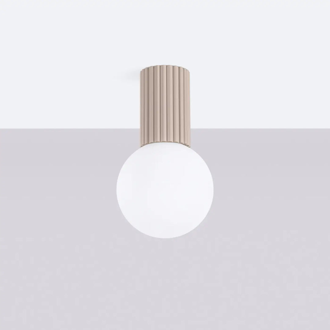 Luminaire Plafonnier taupe éteinte, vue rapprochée